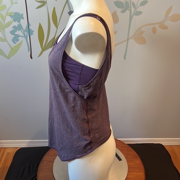 Lululemon Tank size 4? - Picture 3 of 6